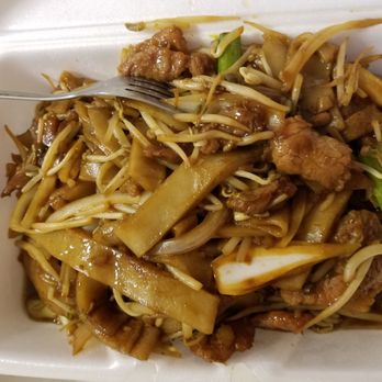 Lee Wing Wah Restaurant - Beef Chow Fun - Chinese Near Me - Chicago, Illinois