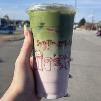 85°C Bakery Cafe-San Antonio - Strawberry Matcha Latte - Bakeries Near Me - San Antonio, Texas 85°C Bakery Cafe-San Antonio - Strawberry Matcha Latte - Bakeries Near Me - San Antonio, Texas
