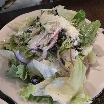 Guido's Pizzeria & Tapas - Guido's Signature Salad - Italian Near Me - Saint Louis, Missouri Guido's Pizzeria & Tapas - Guido's Signature Salad - Italian Near Me - Saint Louis, Missouri