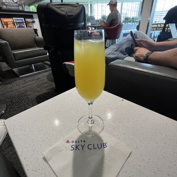 Delta Sky Club - Complimentary mimosa (don't forget to tip) - Airport Lounges Near Me - Tampa, Florida