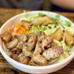 Pho Express Noodles & Bar - Vermicelli noodles chicken dish