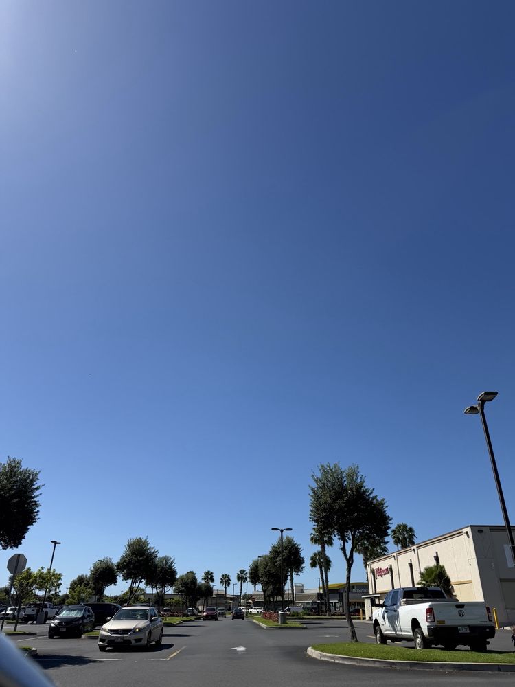 Laulani Village Shopping Center