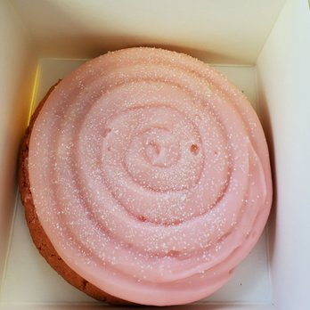 The Stuffed Cookie - The strawberry cookie - Ice Cream & Frozen Yogurt Near Me - Brandon, Florida