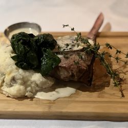 Dina's Bistro