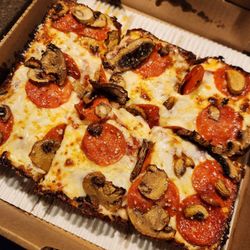 Medium build-your-own pizza