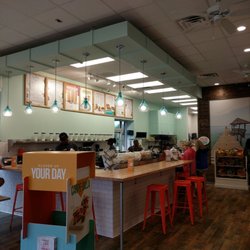 Great first experience, several sandwich / bowl choices, smoothies are large, friendly staff, clean and bright.