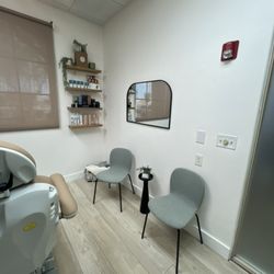 Palo Aesthetics & Wellness - Sitting area