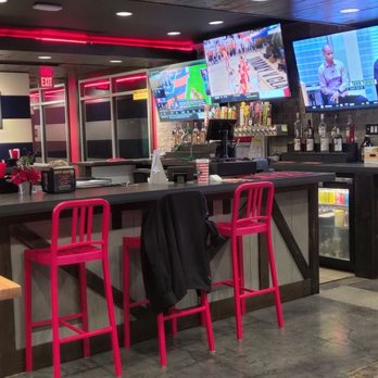 Waldo's Chicken & Beer - Bar area - Chicken Shop Near Me - Nashville, Tennessee