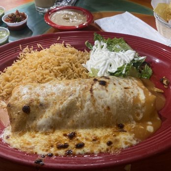 Salsa & Beer - Chicken burrito - Mexican Near Me - Van Nuys, California Salsa & Beer - Chicken burrito - Mexican Near Me - Van Nuys, California