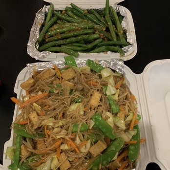 Matthew's Grill - String beans with garlic and vegetarian pancit bihon - Filipino Near Me - Gaithersburg, Maryland Matthew's Grill - String beans with garlic and vegetarian pancit bihon - Filipino Near Me - Gaithersburg, Maryland