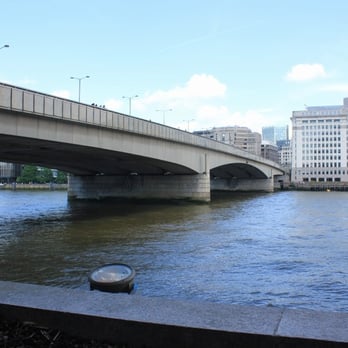 London Bridge - Landmarks & Historical Buildings Near Me