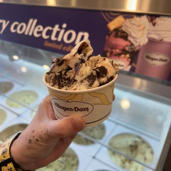 Häagen-Dazs - Small. Next time I'm getting a medium or maybe even a large! - Juice Bars & Smoothies Near Me - Huntingtion, New York Häagen-Dazs - Small. Next time I'm getting a medium or maybe even a large! - Juice Bars & Smoothies Near Me - Huntingtion, New York