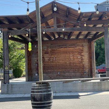 Grain Station Brew Works - A great place for a band - Beer, Wine & Spirits Near Me - McMinnville, Oregon