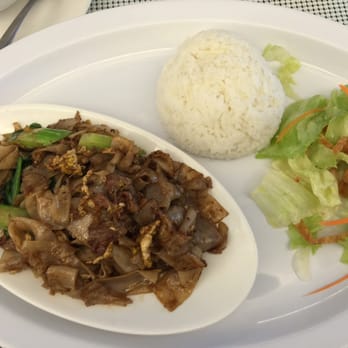 Bhan Baitong - Pad See Ew- lunch special! - Thai Near Me - Lake Forest, California Bhan Baitong - Pad See Ew- lunch special! - Thai Near Me - Lake Forest, California