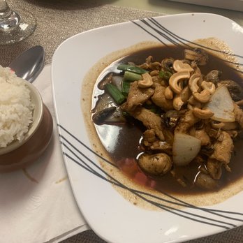 Baan Rao - Cashew chicken - Thai Near Me - Minot, North Dakota