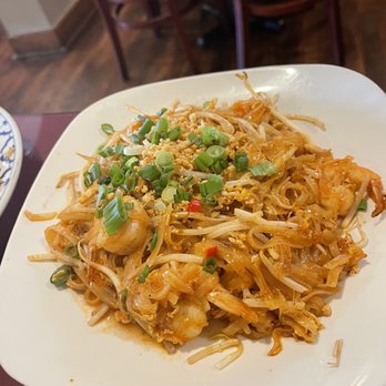 Siam Classic - Delicious chicken & shrimp ($3 extra) pad thai lunch - Thai Near Me - Manassas, Virginia