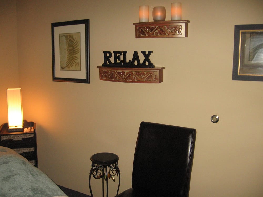 At E's Massage Therapy Logo