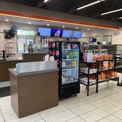 Dunkin' - Inside