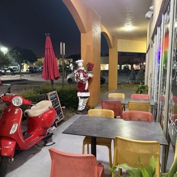 Pizzarello - Outdoor dining - Pizza Near Me - Miami, Florida Pizzarello - Outdoor dining - Pizza Near Me - Miami, Florida