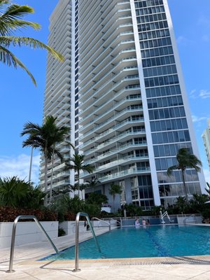 Hotel AKA Brickell by null