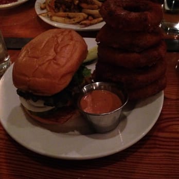 Burger Up - Classic cheeseburger and onion rings - New American Near Me - Nashville, Tennessee