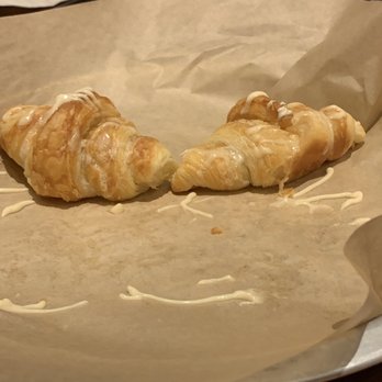 Cheddar's Scratch Kitchen - Honey Butter Croissants - Comfort Food Near Me - Ocala, Florida Cheddar's Scratch Kitchen - Honey Butter Croissants - Comfort Food Near Me - Ocala, Florida