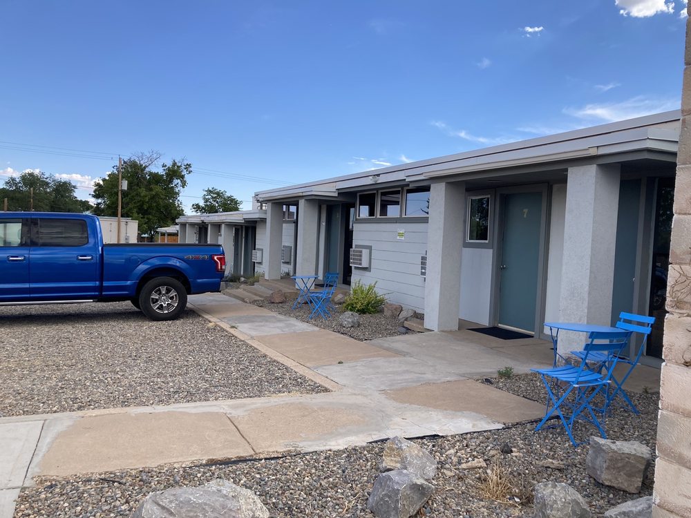 BLUE SAGE INN & SUITES Updated September 2024 17 Reviews 132 S
