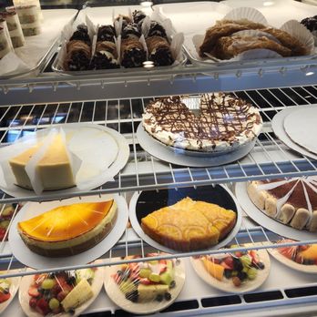 Plaza Diner Restaurant - Diners Near Me - Shelton, Connecticut