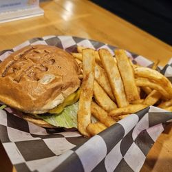 The 411 Pub - Haus Burger