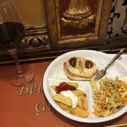 Bodega La Bella y La Bestia - 2 euro vino, free tapas