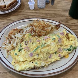 Mama's Kitchen - Western Omellette with hash browns