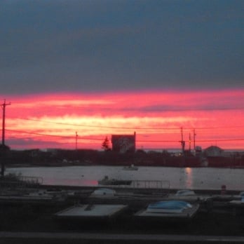 Sakonnet Lobster - a view of a harbor at sunset - Seafood Markets Near Me - Little Compton, Rhode Island Sakonnet Lobster - a view of a harbor at sunset - Seafood Markets Near Me - Little Compton, Rhode Island