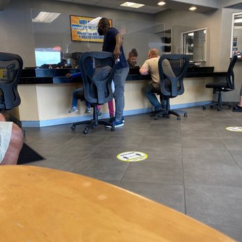 Wayne Mazda - Waiting area. - Car Dealers Near Me - Wayne, New Jersey