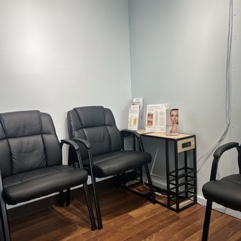 Alohi Clinic - Waiting area - Weight Loss Centers Near Me - Waipahu, Hawaii