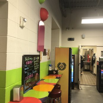 Pop Fizz - Seating area - Ice Cream & Frozen Yogurt Near Me - Albuquerque, New Mexico