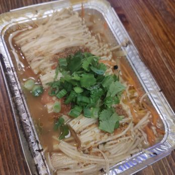 Boiling Avenue - Not very Garlicky Enoki Mushroom Sizzler - Hot Pot Near Me - Sacramento, California