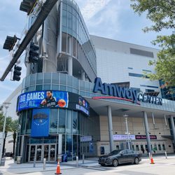 Orlando Magic Team Shop - Store front.