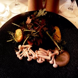 La Royale - Filet de boeuf, shimejis, pomme de terre et purée d'aubergine.