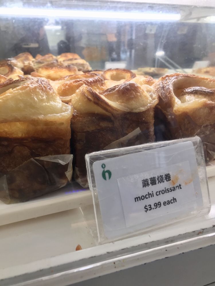 HONG KONG ISLAND DIM SUM HOUSE 248 Spadina Avenue, Toronto, Ontario