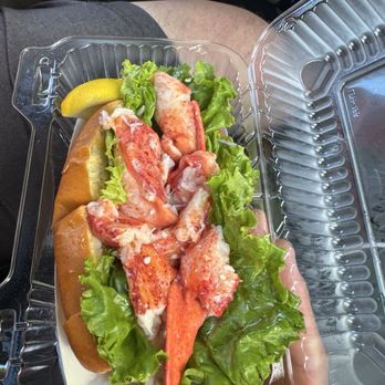Happy's Take Out - Warm lobster roll w butter - Breakfast & Brunch Near Me - Camden, Maine