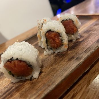Aikan Sushi - Spicy Tuna Roll (6-8 Pcs) - Izakaya Near Me - Northridge, California Aikan Sushi - Spicy Tuna Roll (6-8 Pcs) - Izakaya Near Me - Northridge, California