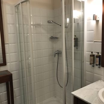 Hotel Sandwirth - Small shower - Hotels Near Me - Klagenfurt, 2