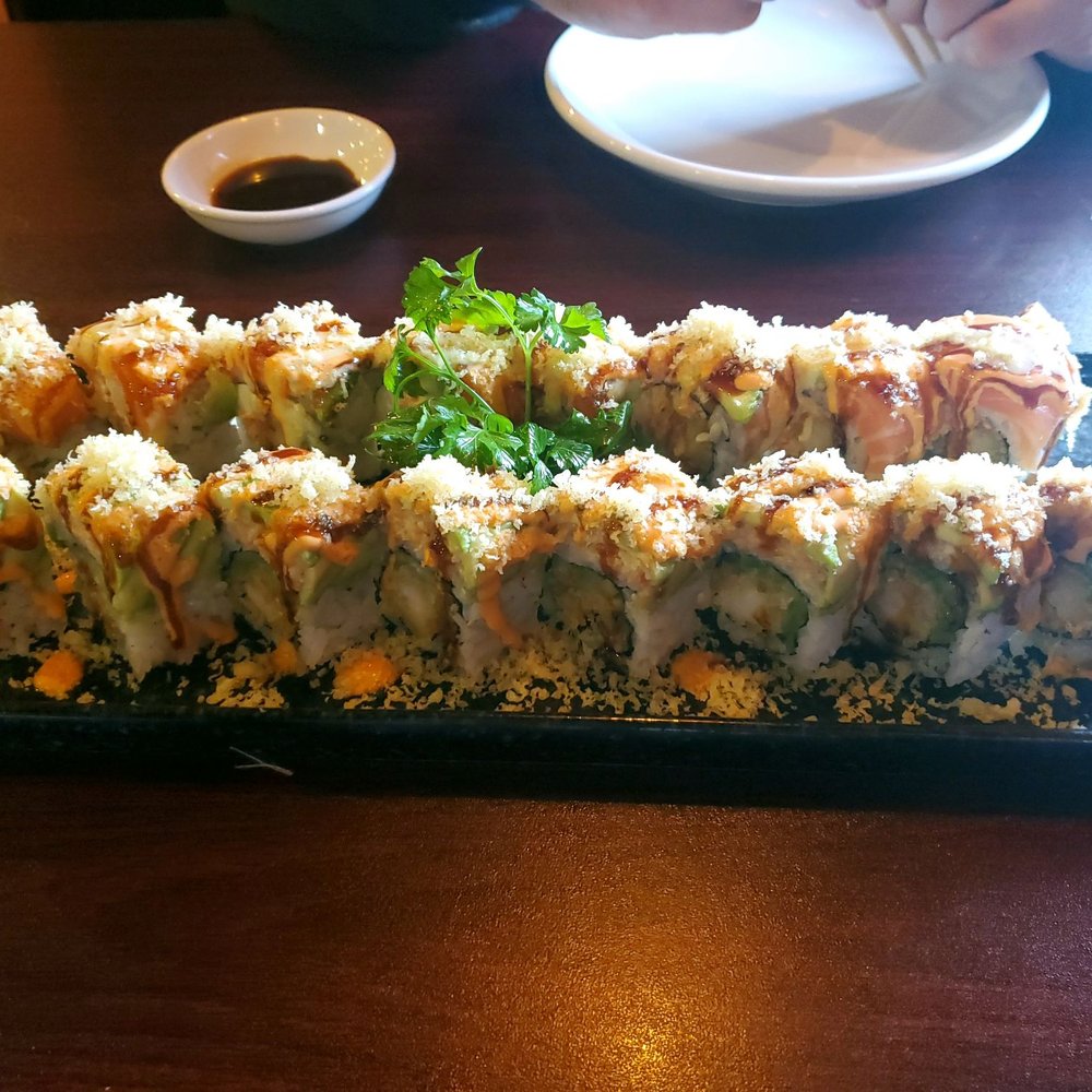 Tsuki roll (top) and phoenix roll Tsuki roll (top) and phoenix roll