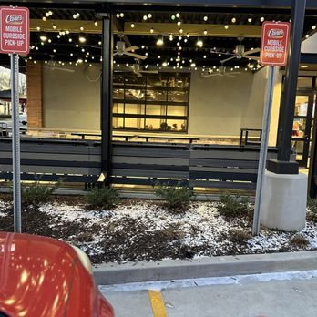Raising Cane's Chicken Fingers - Outside patio - Fast Food Near Me - Buford, Georgia