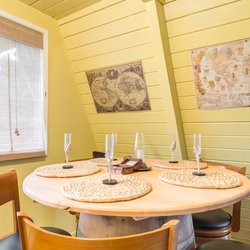Shorebirds Villas - Pirate Themed 2-story Villa. Dining room