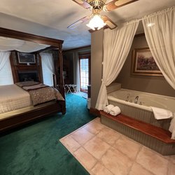 Speckled Hen Inn - Upstairs room.