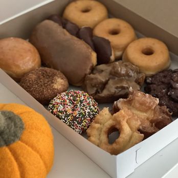 Monterey Donut - Dozen yummy donuts! - Coffee & Tea Near Me - Los Angeles, California Monterey Donut - Dozen yummy donuts! - Coffee & Tea Near Me - Los Angeles, California