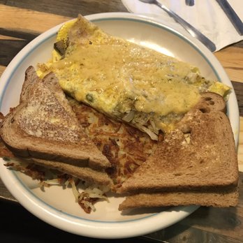 Viddles and Joe - Garden omelet with hash browns and wheat toast - American Near Me - Hackensack, Minnesota