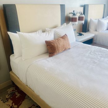 Cambria Hotel Austin Downtown - 2 queen size beds, modern decor and phone - Hotels Near Me - Austin, Texas Cambria Hotel Austin Downtown - 2 queen size beds, modern decor and phone - Hotels Near Me - Austin, Texas