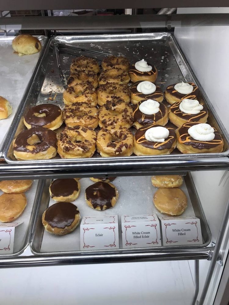 Lickin Good Donuts - Clanton Logo